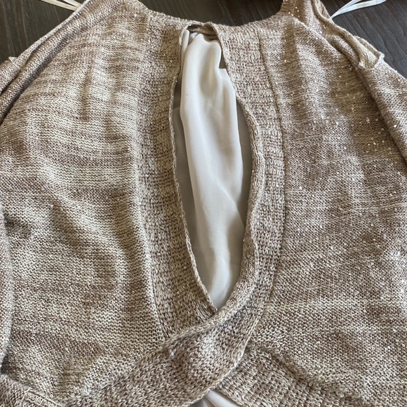 Jessica Simpson ladies cold shoulder sweater with sparkles in size small. - Picture 9 of 9